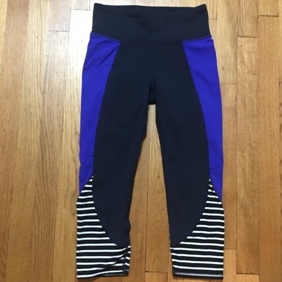 Athleta Blue Stripe High Rise Flow Stripe Chaturanga Capri Crop Leggings - Picture 4 of 11
